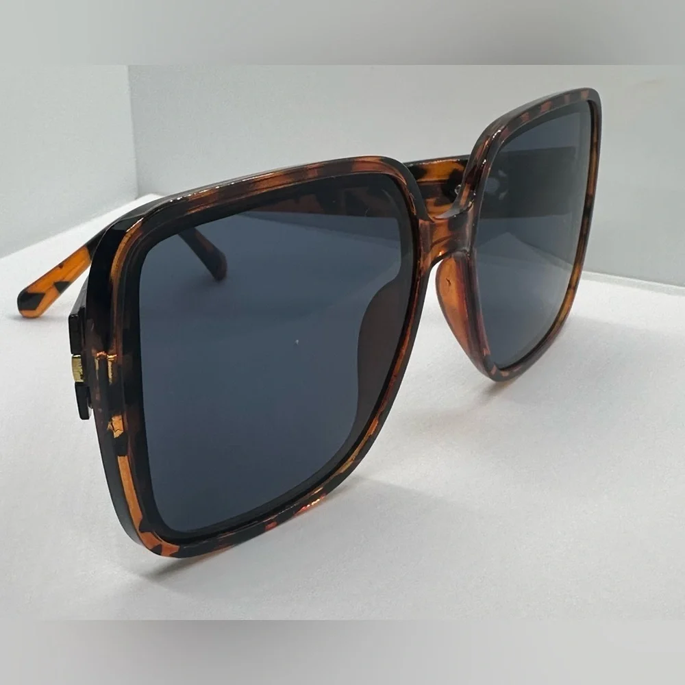 🔥 NWT Trendy Oversized Square Tortoiseshell Sunglasses UV400 Protection 🔥